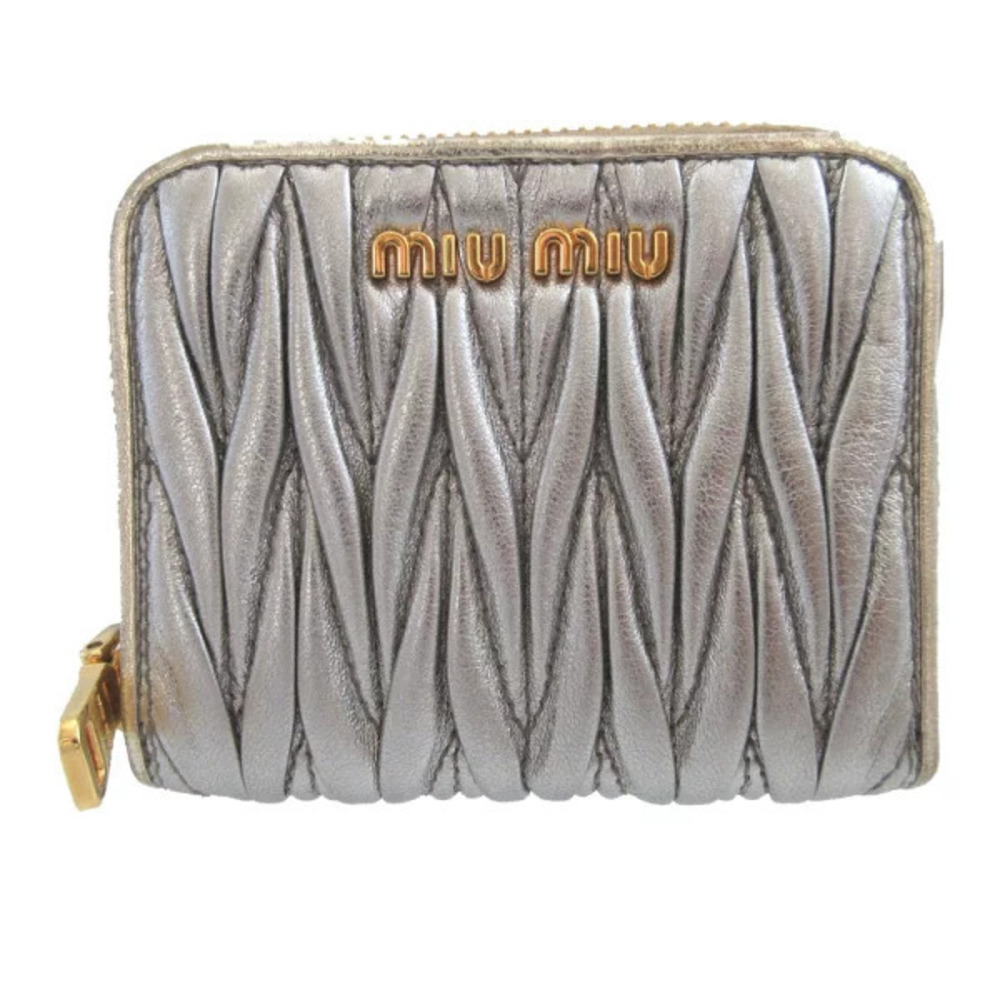 Miu Miu Matelasse Nappa leather in pouch metallic silver